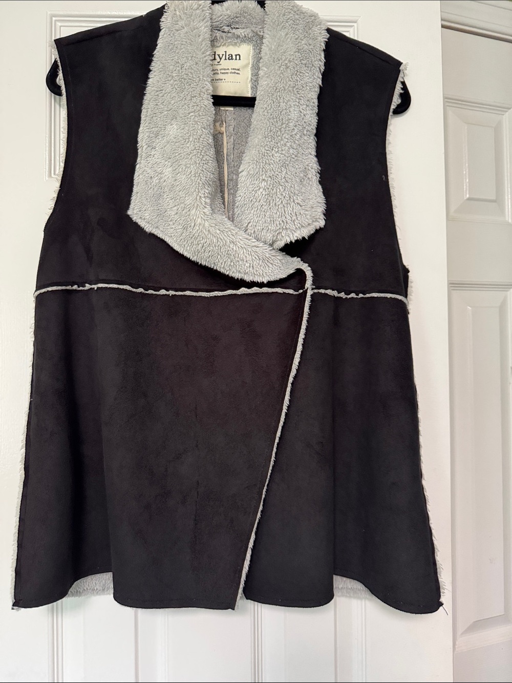 Dylan Black Vest with Light Gray Faux Shearling Trim size large BNWT - Picture 2 of 9